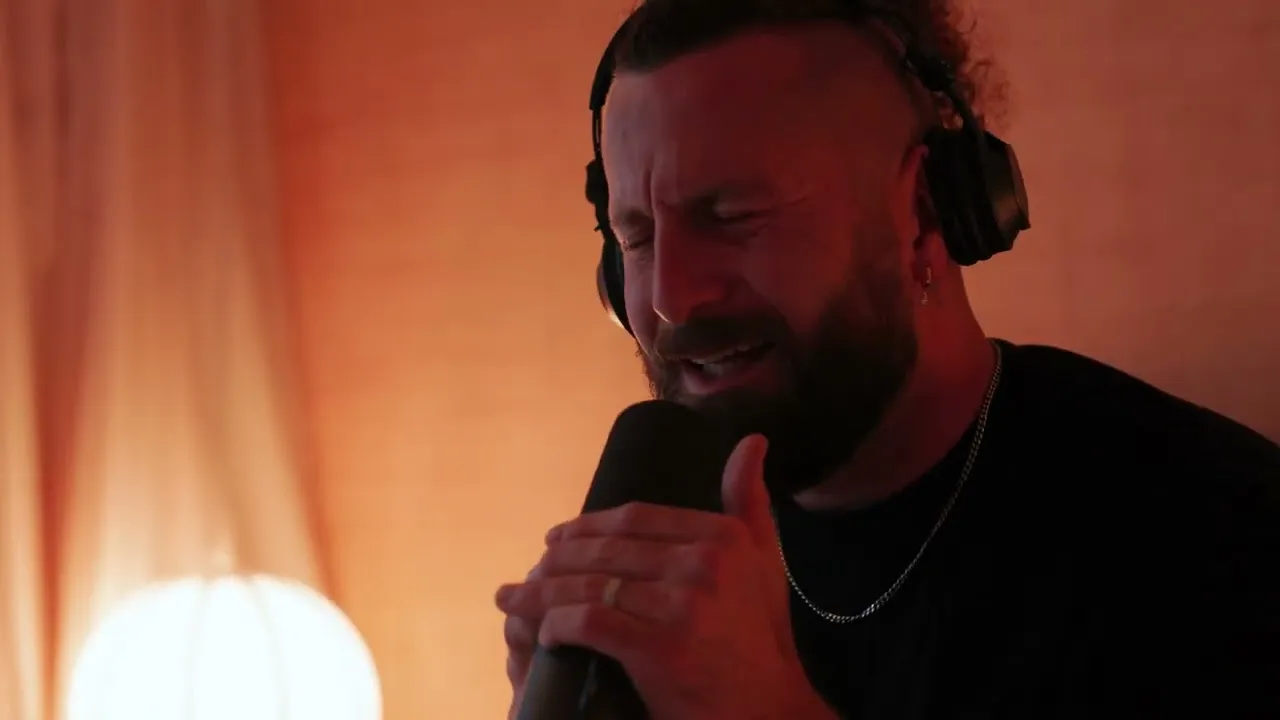 Jan Blomqvist Elderbrook Bette Davis Eyes (Hotel Room Session #49) ft. Elderbrook Mp3 Download