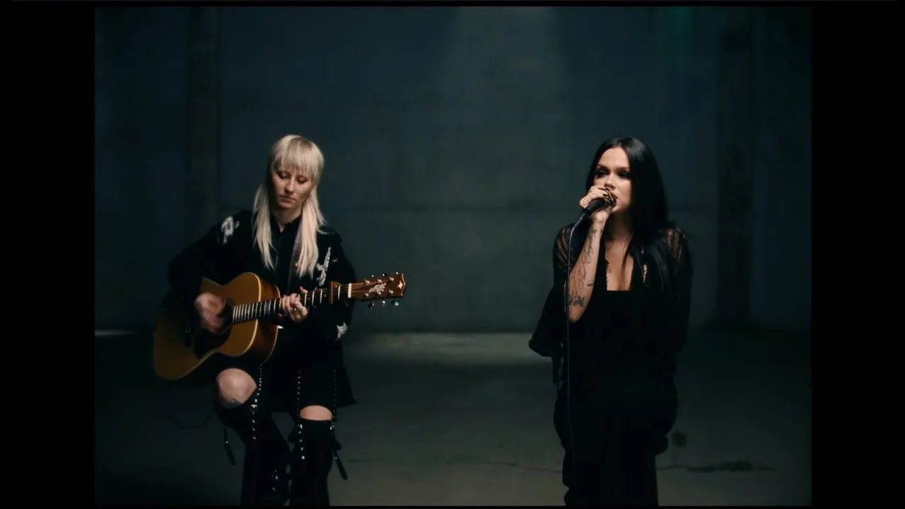 Maggie Lindemann  Maggie Lindemann  mourning (acoustic) Mp3 Download