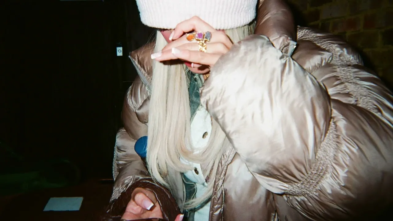 Skye Newman  Lonely Girl Mp3 Download