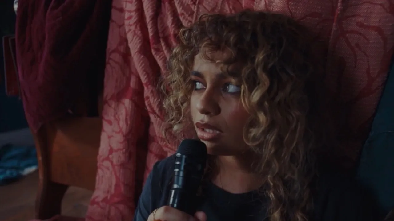 Bella Kay  Bella Kay  iloveitiloveitiloveit (live) Mp3 Download