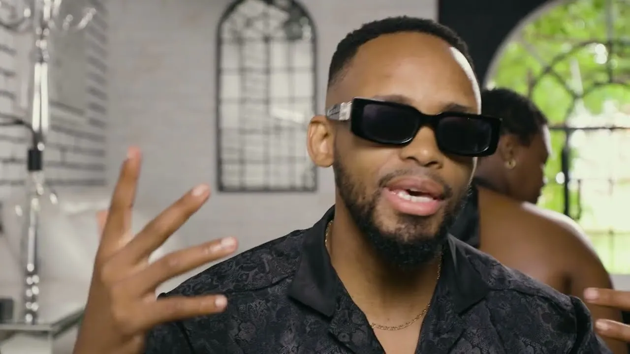 Donald  DONALD & AMANDA BLACK  AMANGA (Visualizer) Mp3 Download